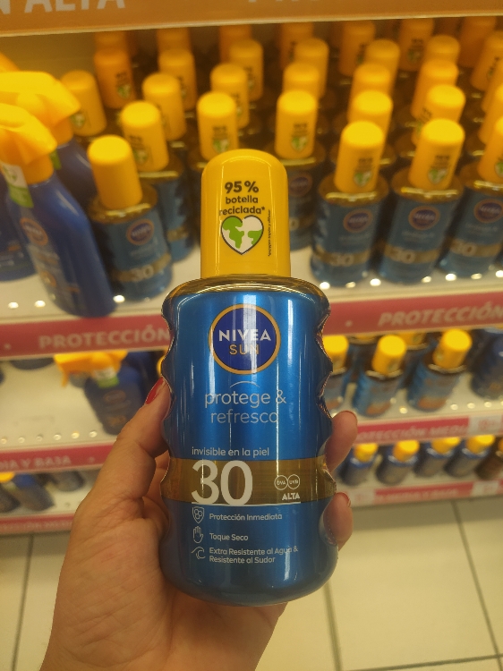 Klem Bestuiven In de naam Nivea Sun Protect & Refresh Extra Water Resistant Invisible Sun Spray  SPF-30 Spray - 200 ml - INCI Beauty