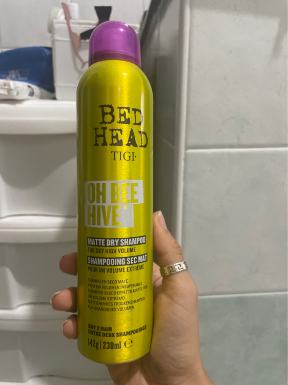 Udgangspunktet Miljøvenlig formel Tigi Bed Head Oh Bee Hive Volume and Matte Dry Shampoo 238ml - INCI Beauty