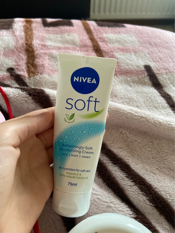 Nivea Refreshingly Soft Moisturizing Cream - Vitamin E & 100