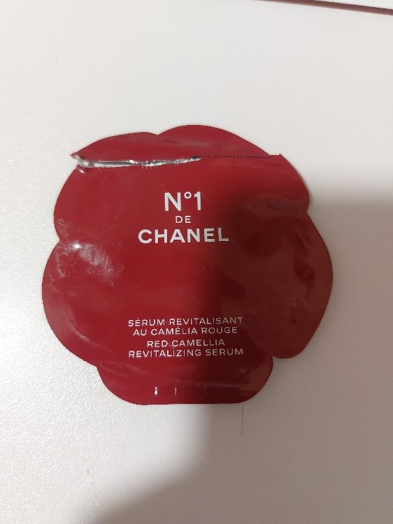 Chanel No. 1 De Chanel Red Camellia Revitalizing Serum