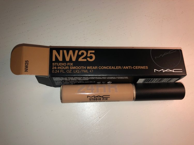 MAC Cosmetics NW25 Studio Fix 24-hour smooth concealer / Anti-cernes -