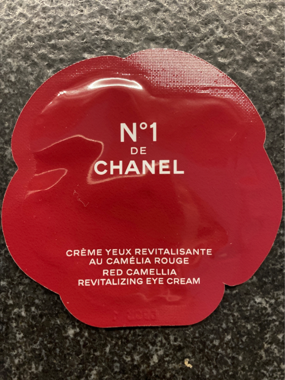 Chanel N°1 Crème Yeux Revitalisante au Camélia Rouge - INCI Beauty