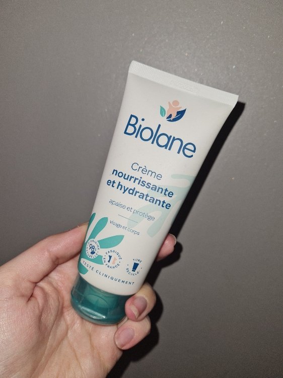 Biolane - Creme hydratante bebe bio - Nourrit et protège le visage et le  corps de bébé - 99% d'origine naturelle - 100 ml - Fabriqué en France :  : Beauté et Parfum