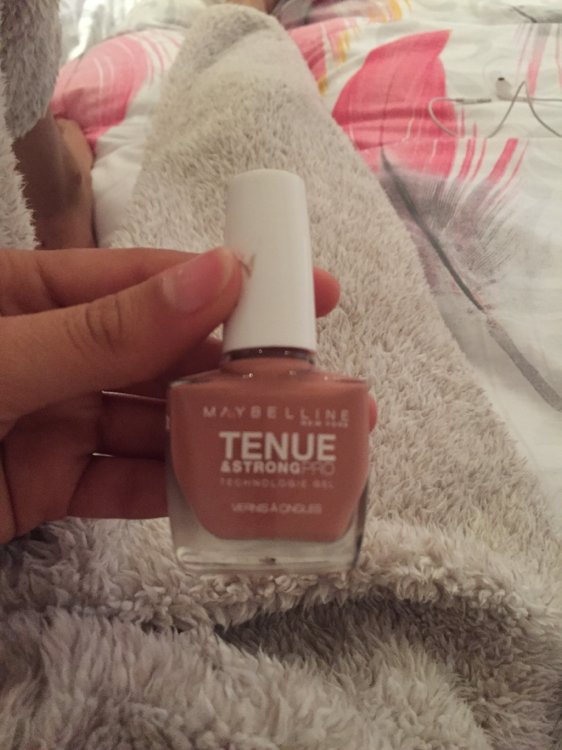 Vernis 898 à ongles - & Tenue Maybelline Beauty Strong Poet INCI -