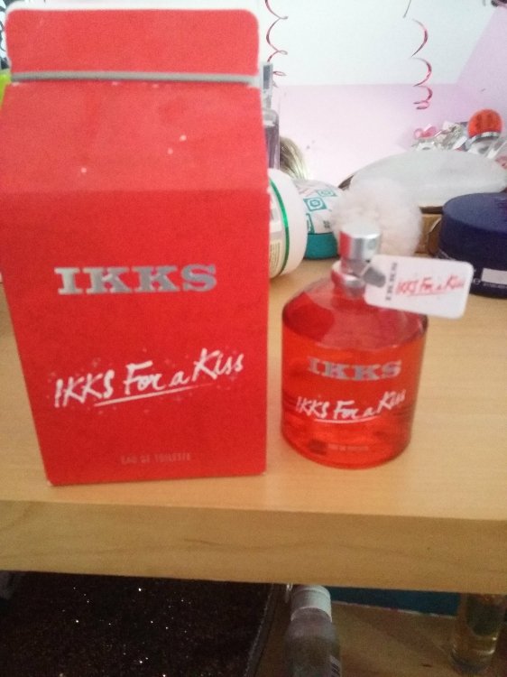 parfum ikks for a kiss rouge