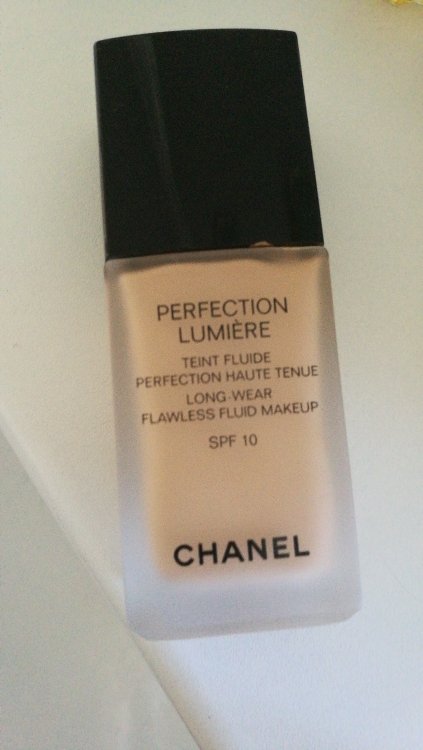 Chanel Perfection Lumière 20 Beige - Teint fluide perfection haute tenue  SPF10 - INCI Beauty