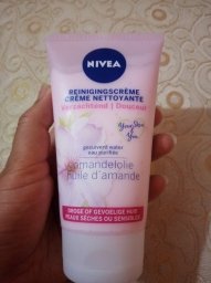 NIVEA CREME NETTOYANTE DOUCEUR VISAGE FEMME-150ML